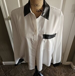 NEW ☆ Laundry Top/Blouse, Size Large, Brand NEW!